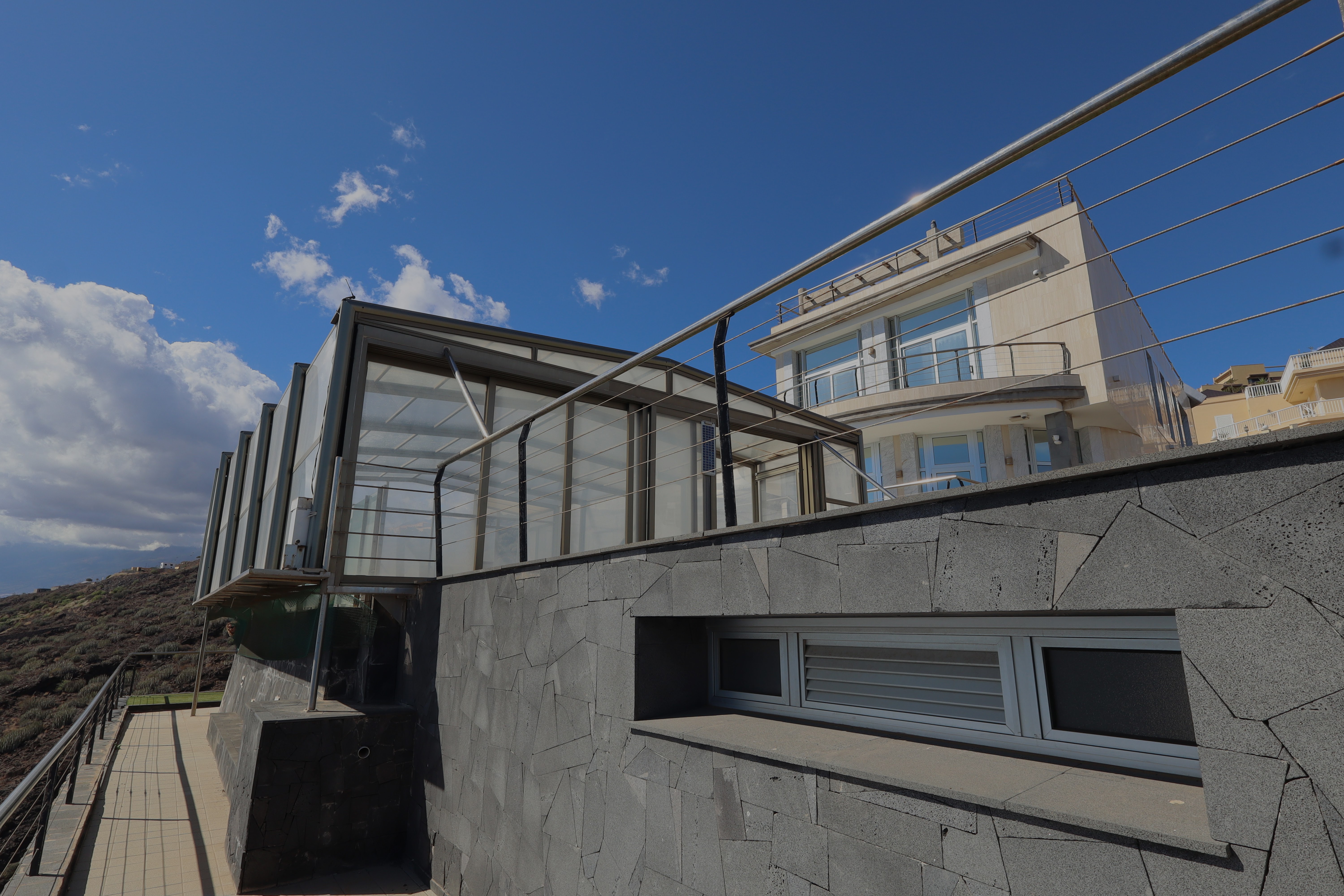 Fachada de villa moderna