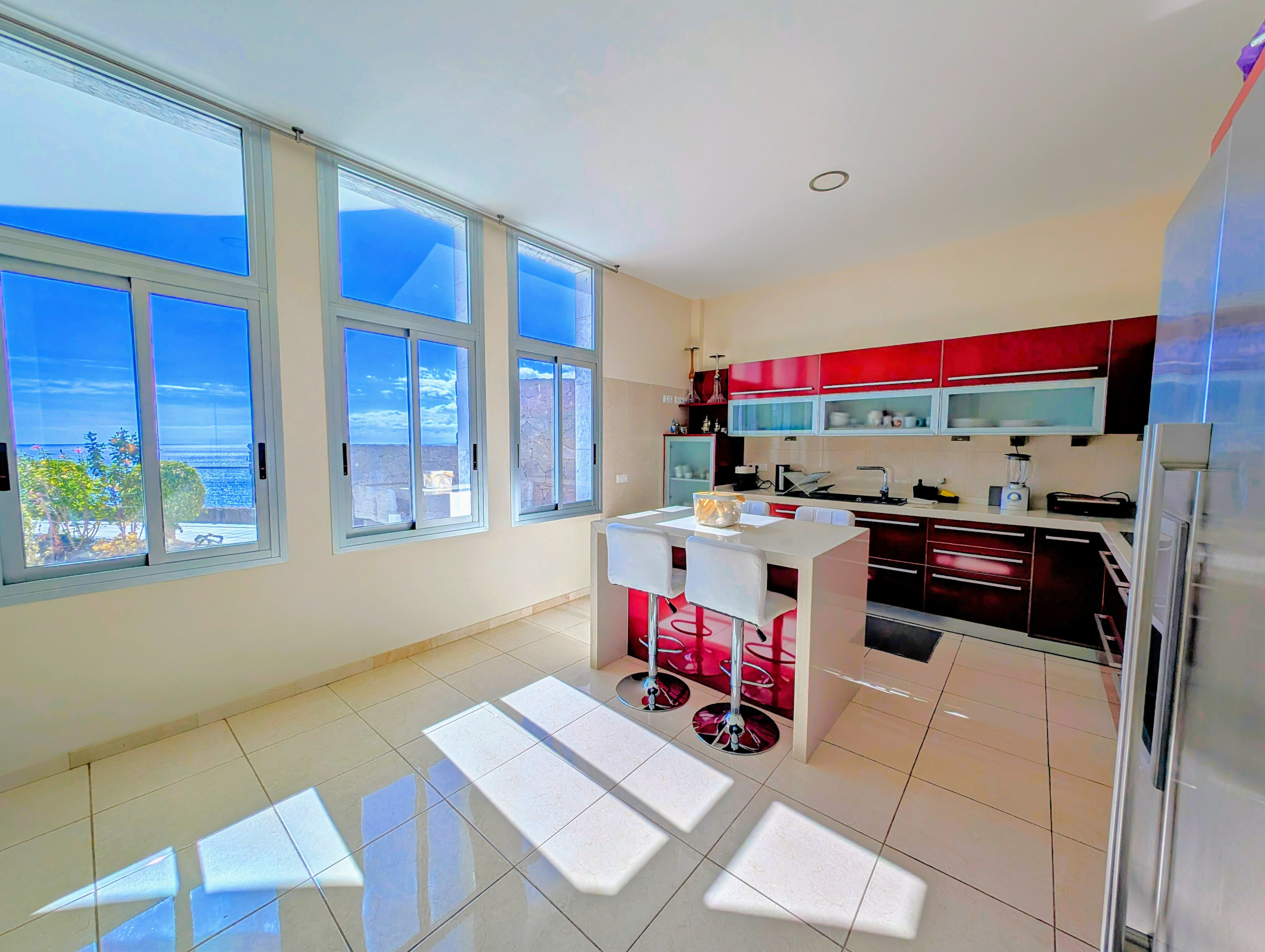 Cocina con vistas al mar